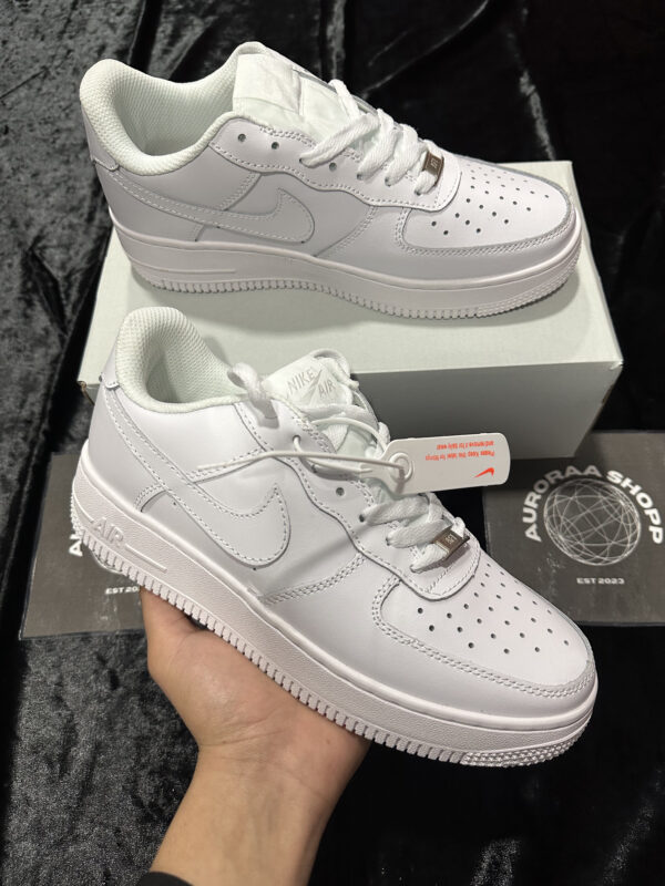 NIKE AIR FORCE 1 BLANCAS