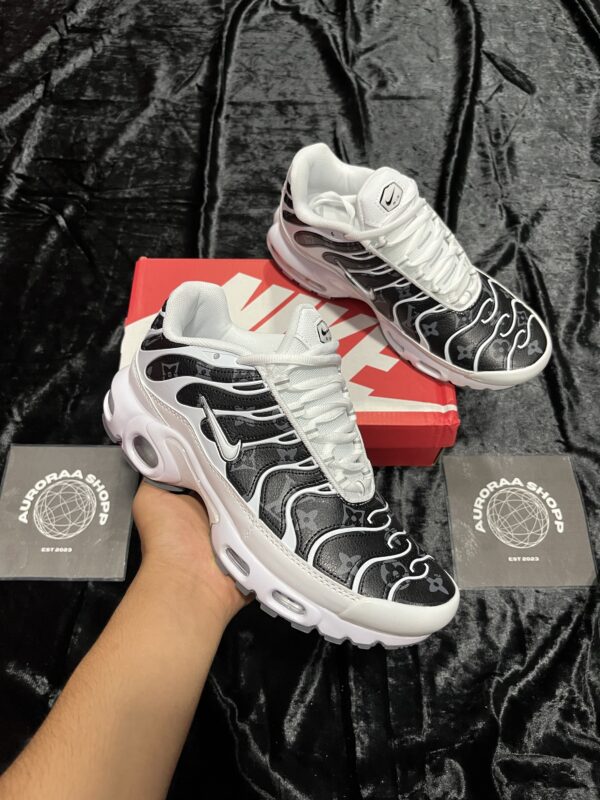 NIKE TN