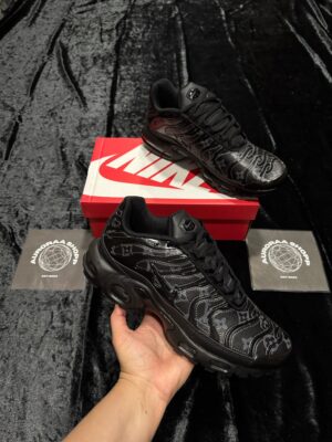 NIKE TN LV