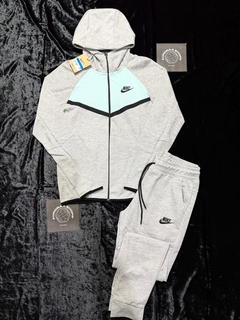 NIKE TECH