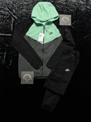 NIKE TECH