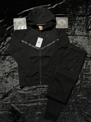 NIKETECH FULL BLACK