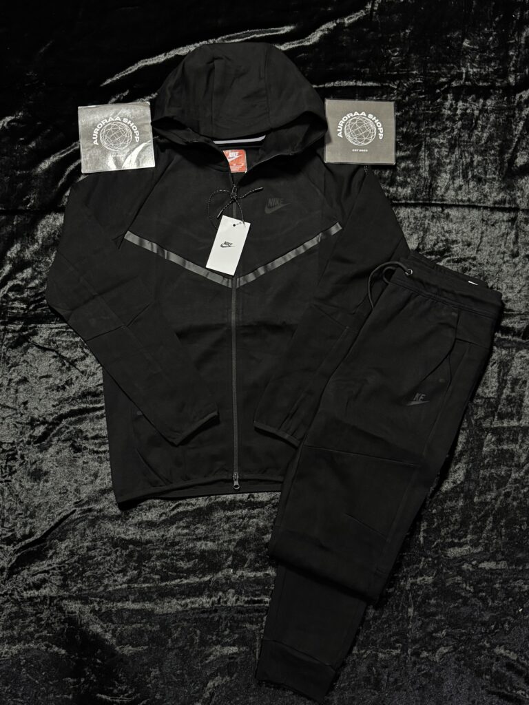 NIKETECH FULL BLACK